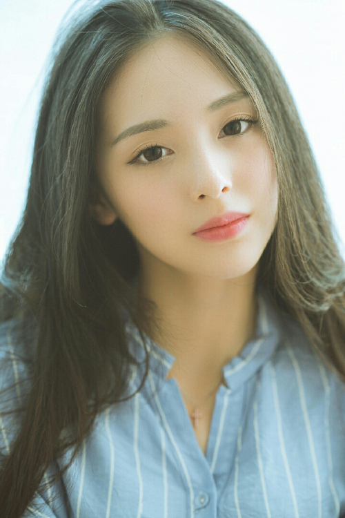 PSV前锋卢克·德容以29球荣膺荷甲最佳射手。，卢克德容和西姆德容